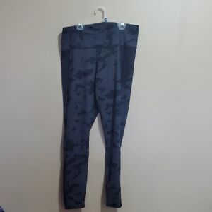 Under Armour Black Camouflage Leggings Size Large